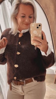Vest brown met gouden knopen
