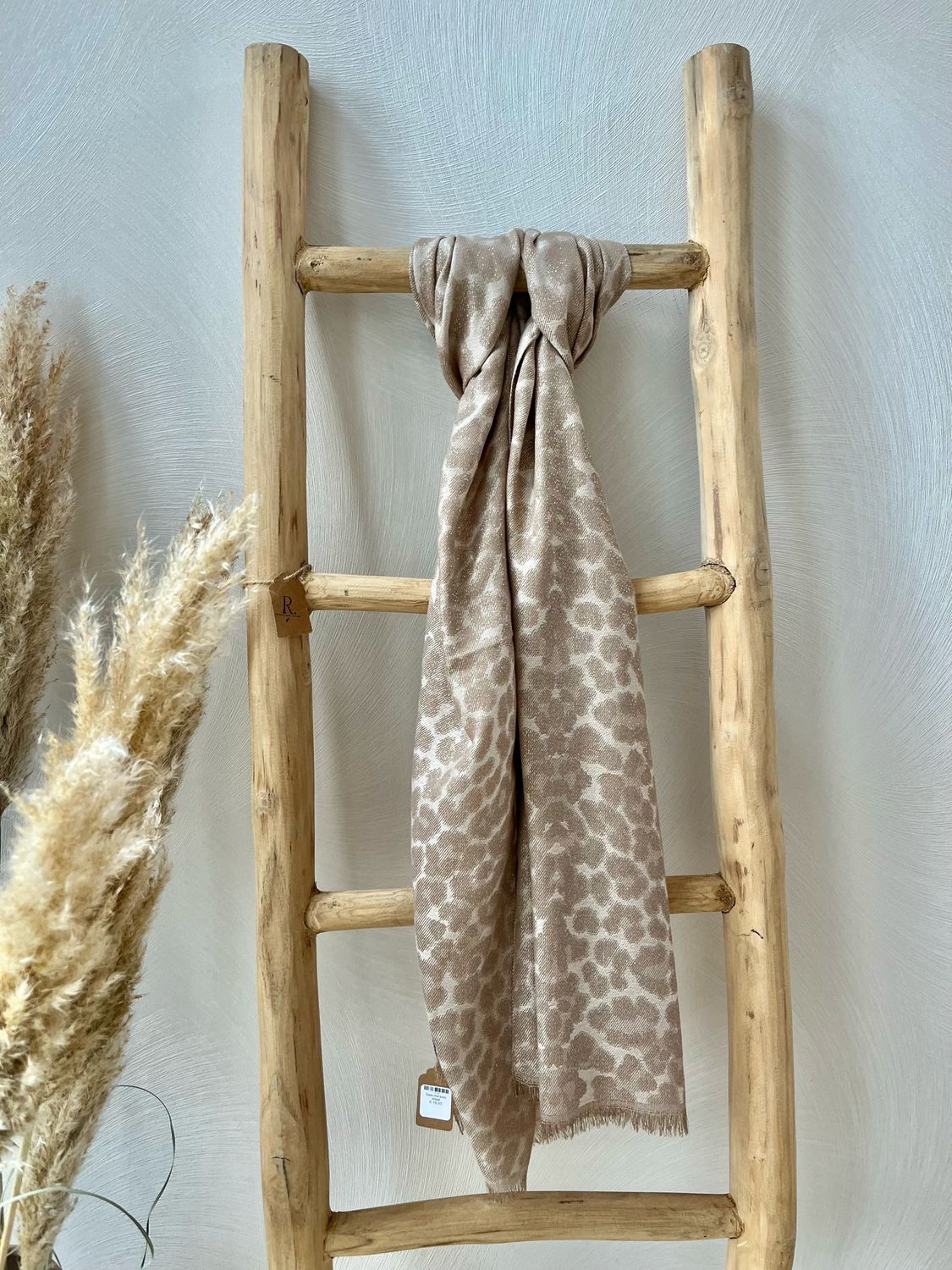 Beige sjaal met lurex draad