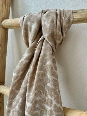 Beige sjaal met lurex draad
