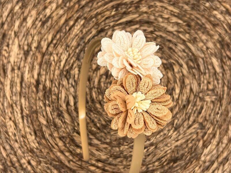 Diadeem blossem - bloemen - flower - khaki kleur diadeem - beige / khaki