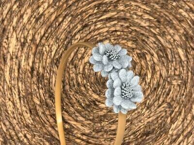 Diadeem wol flower - wollen bloemen - khaki kleur diadeem - blauw