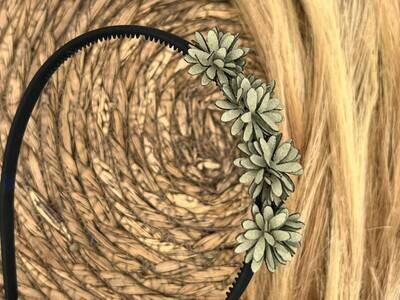 Diadeem leather flower - leren bloemetjes - zwart kleur diadeem - groen