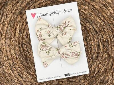 Haarstrik Flo setje 16 - set van twee strikken - stof/kant - alligatorclip - bloemetjes - beige