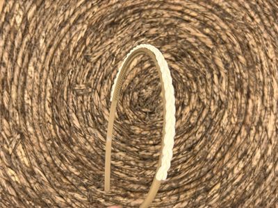 Diadeem leather braid - vlechtvorm - khaki kleur diadeem – beige/creme