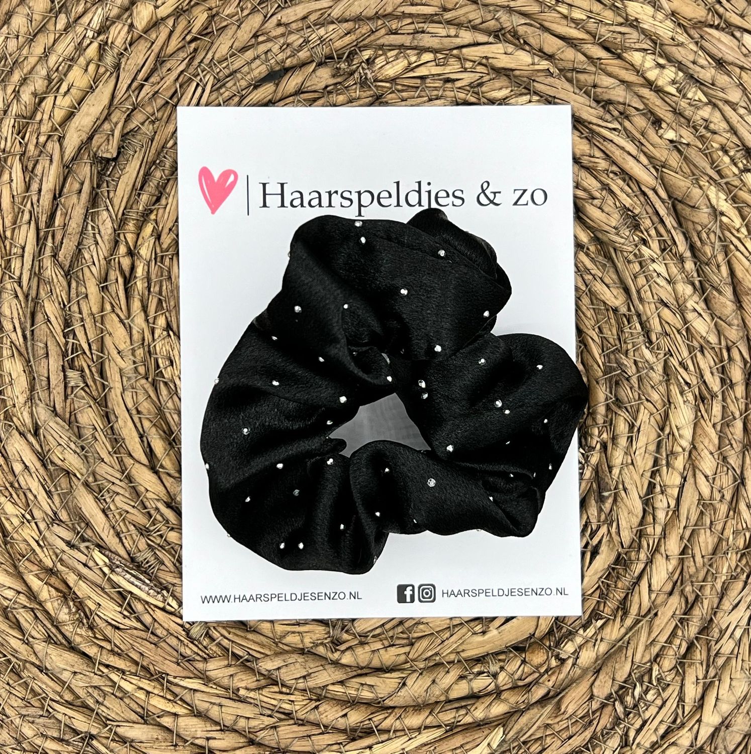 Scrunchie - elastiek - gladde stof - met strass - glimmers - steentjes - kerst - zwart