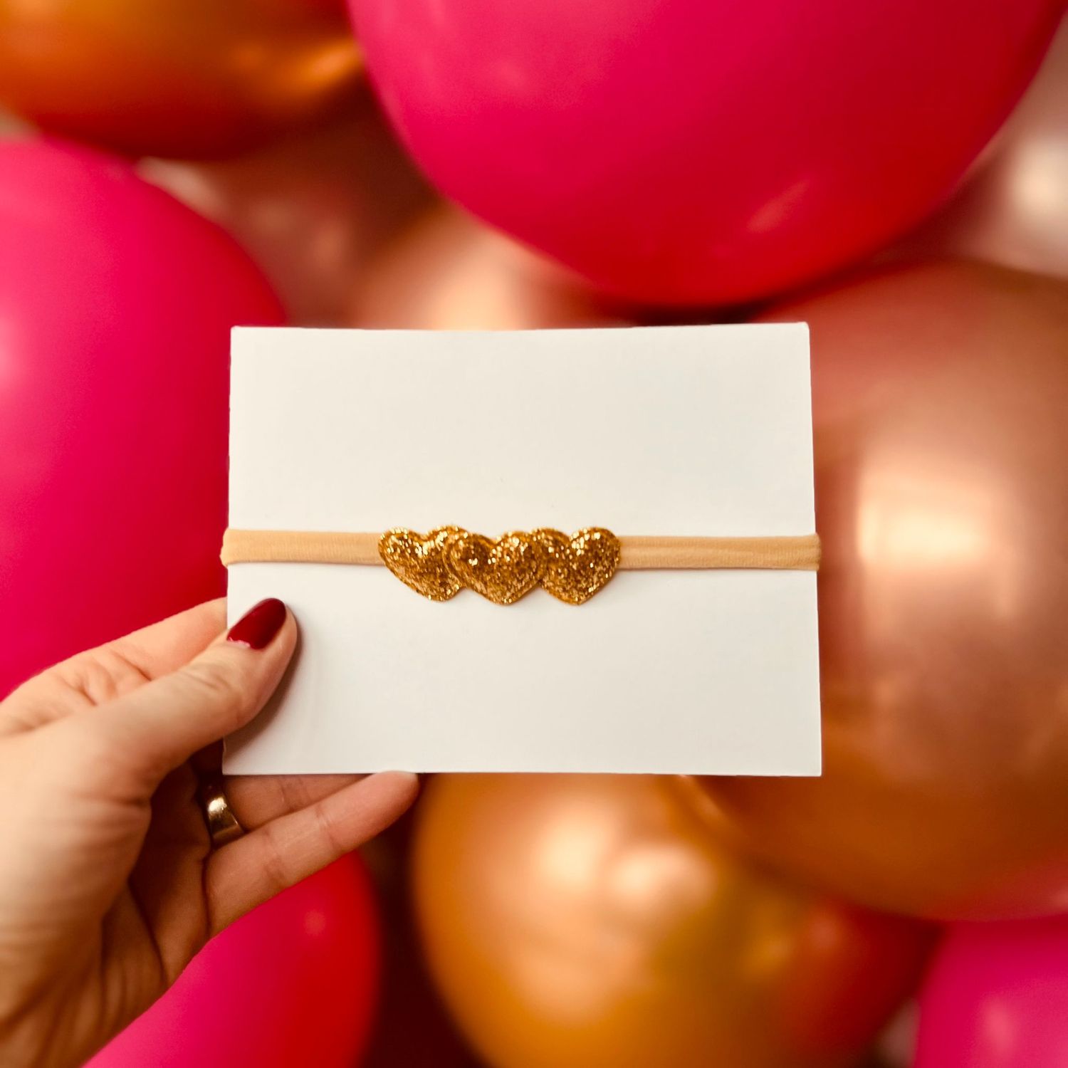 Baby haarbandje - elastiek - met hartjes - goud - glitters - kerst – feestdagen