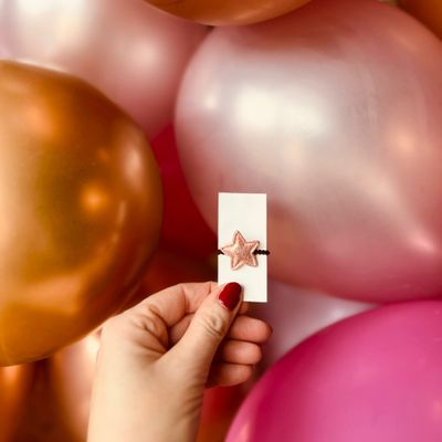 Elastiek - per stuk - hippe kleuren - meisjes - met ster - kerst - feestdagen - glimmend - roze - mini