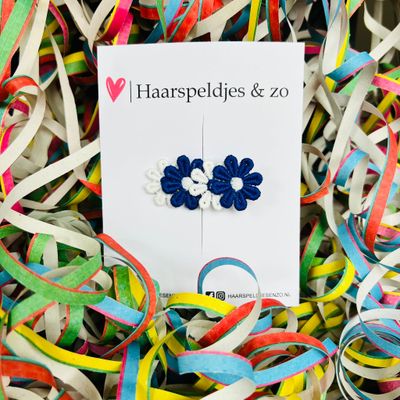 Blauw/wit (witte) madeliefjes op alligatorclip (klein) - carnaval - haaraccessoires