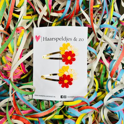 Oeteldonkse madeliefjes op klikklakspeldjes - carnaval - 6 cm