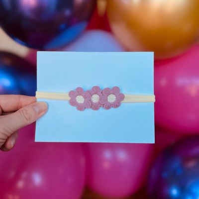 Baby haarbandje - elastiek - met bloemetjes - ivoorkleur bandje - roze