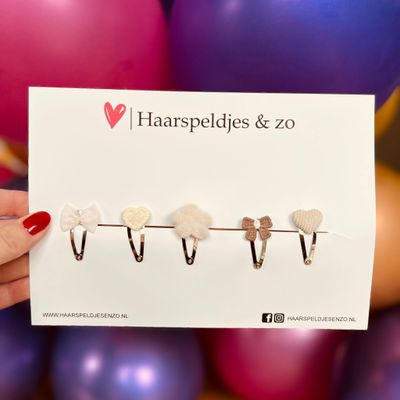 Try-out mix - mix van verschillende speldjes - bloemetjes - 3 cm speldjes - kerst - feestdagen - glimmers - glitters - beige