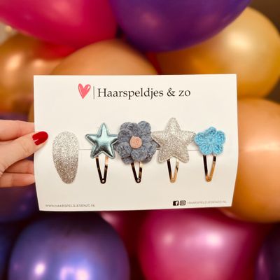 Try-out mix - mix van verschillende speldjes - bloemetjes - 5 cm speldjes - kerst - feestdagen - glitters - glimmend - blauw/zilver