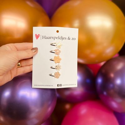 Baby haarspeldjes - mini - 2cm groot - voor de eerste lokjes haar - imitatieleer - bloemetjes - hartjes - sterretjes - kerst - feestdagen - glitters - beige