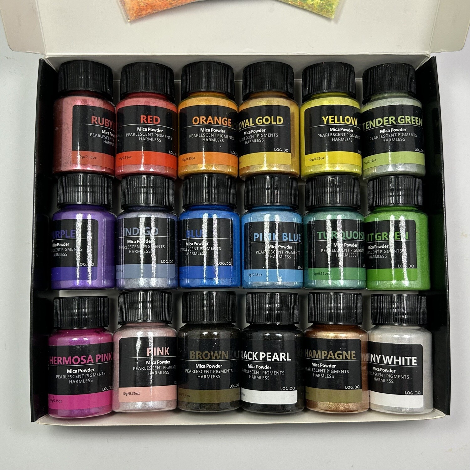 Caja con 18 colores de polvos de mica y 3 brilantinas chunky de regalo