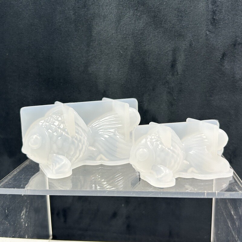 Set de 2 moldes de pez  koi medidas 7 cm y 5 cm