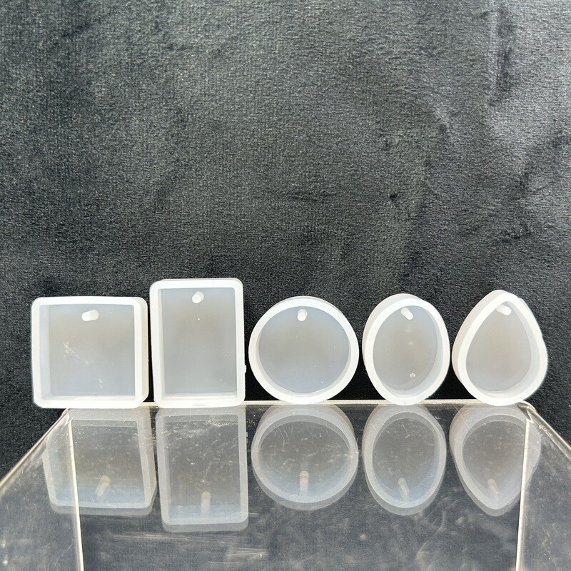 Set de 5 moldes de silicon paga dijes y llaveros formas  geométricas