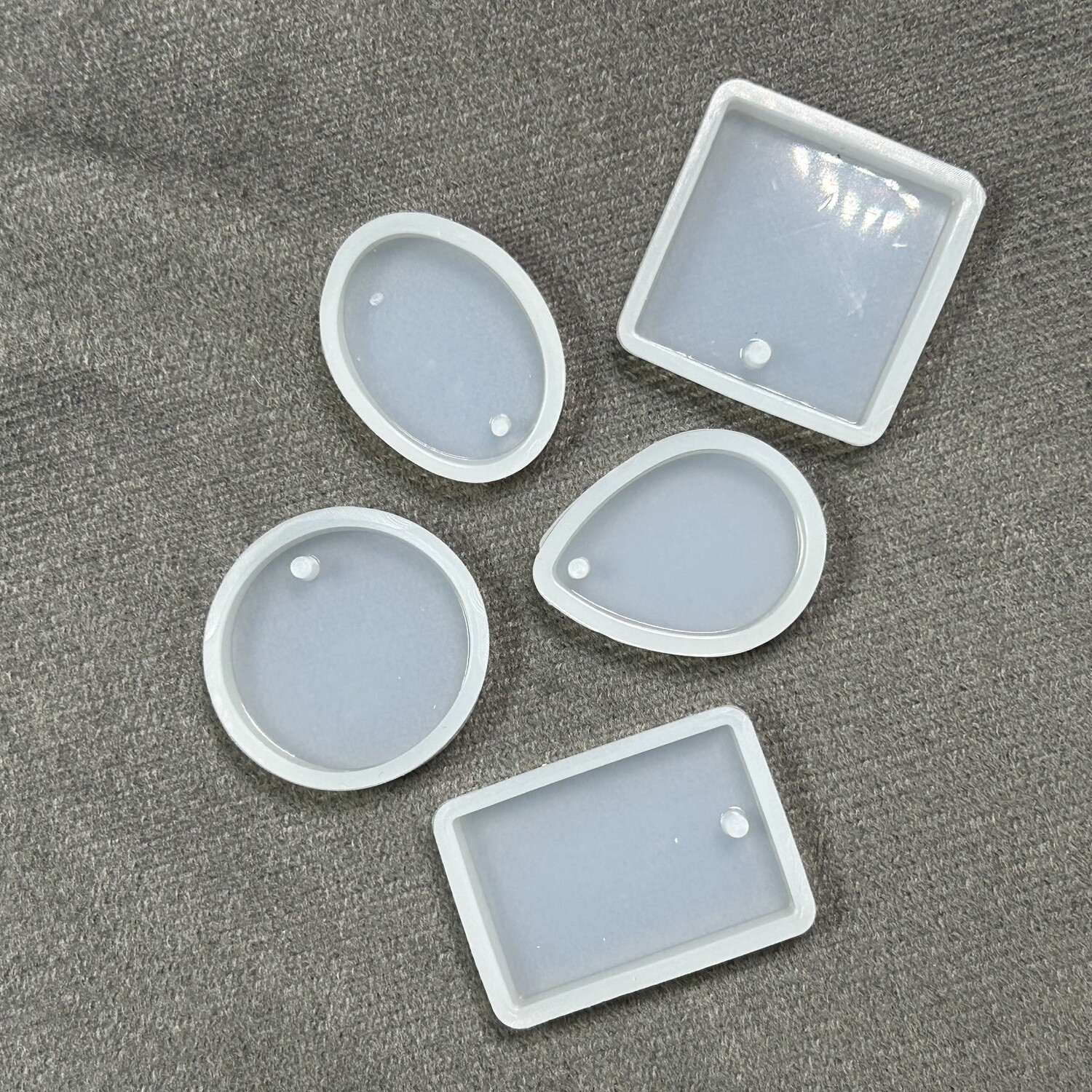 Set de 5 moldes de silicon paga dijes y llaveros formas  geométricas