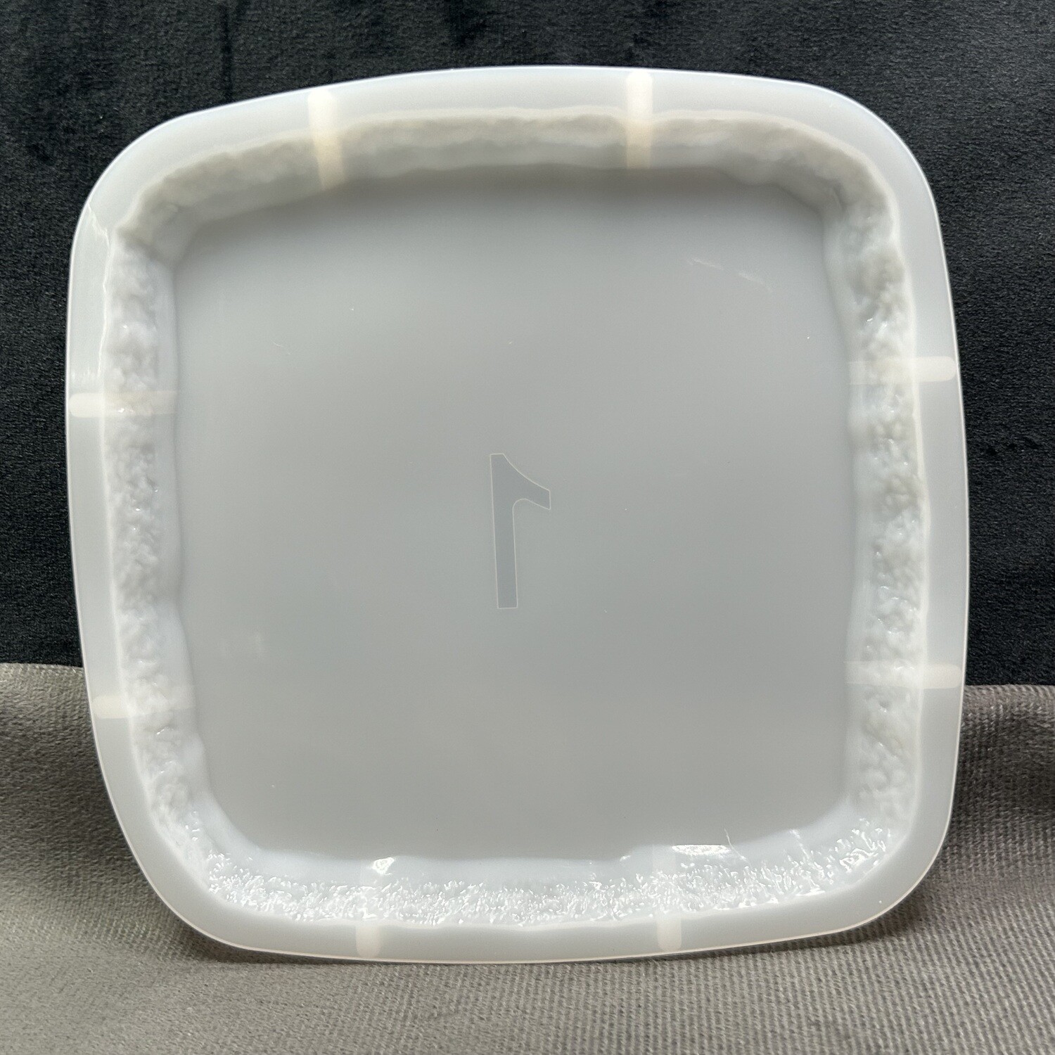 Molde de silicon cuadrado para porta vasos con bordes irregulares