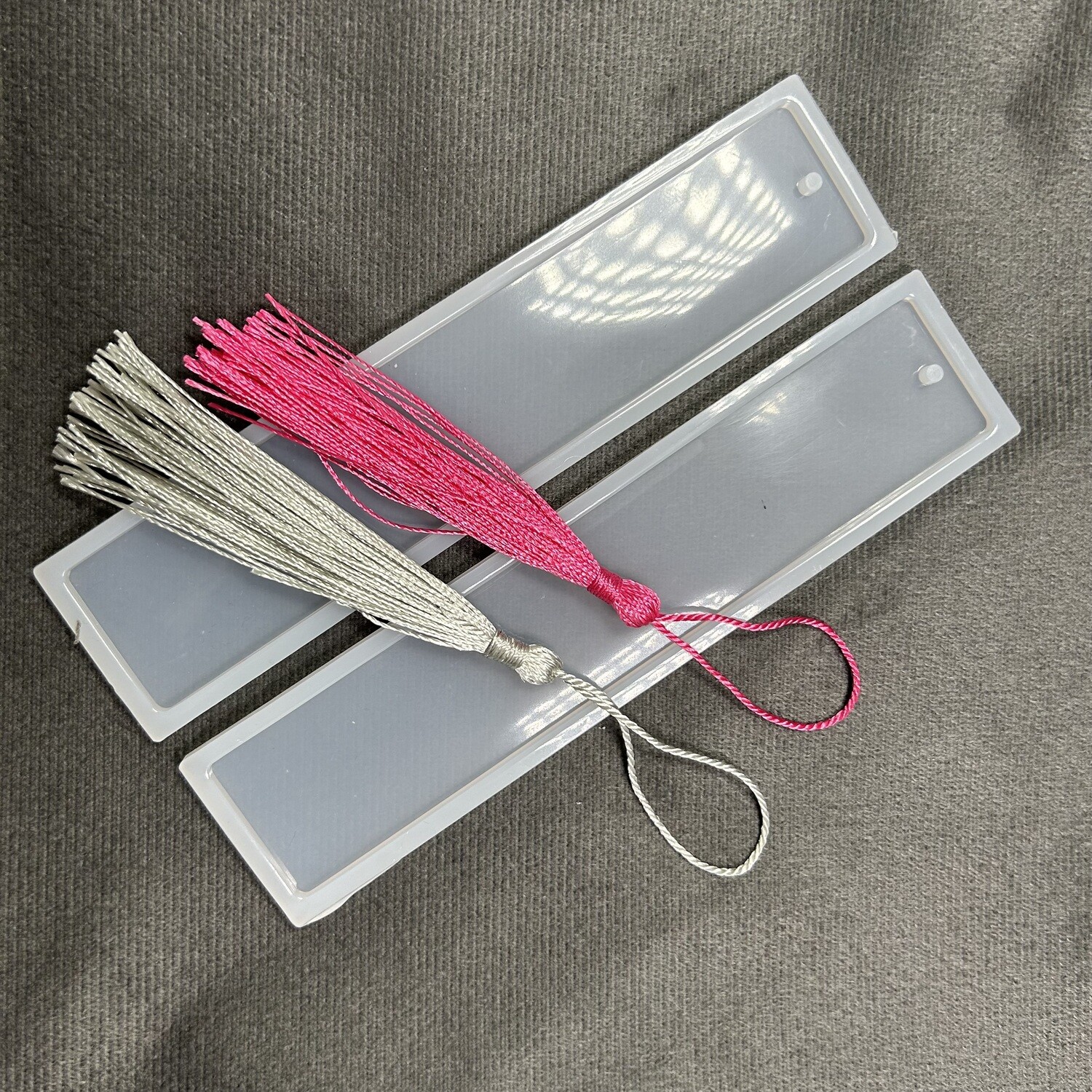 Set de 2 moldes de silicon de separador de libro 14 cm.