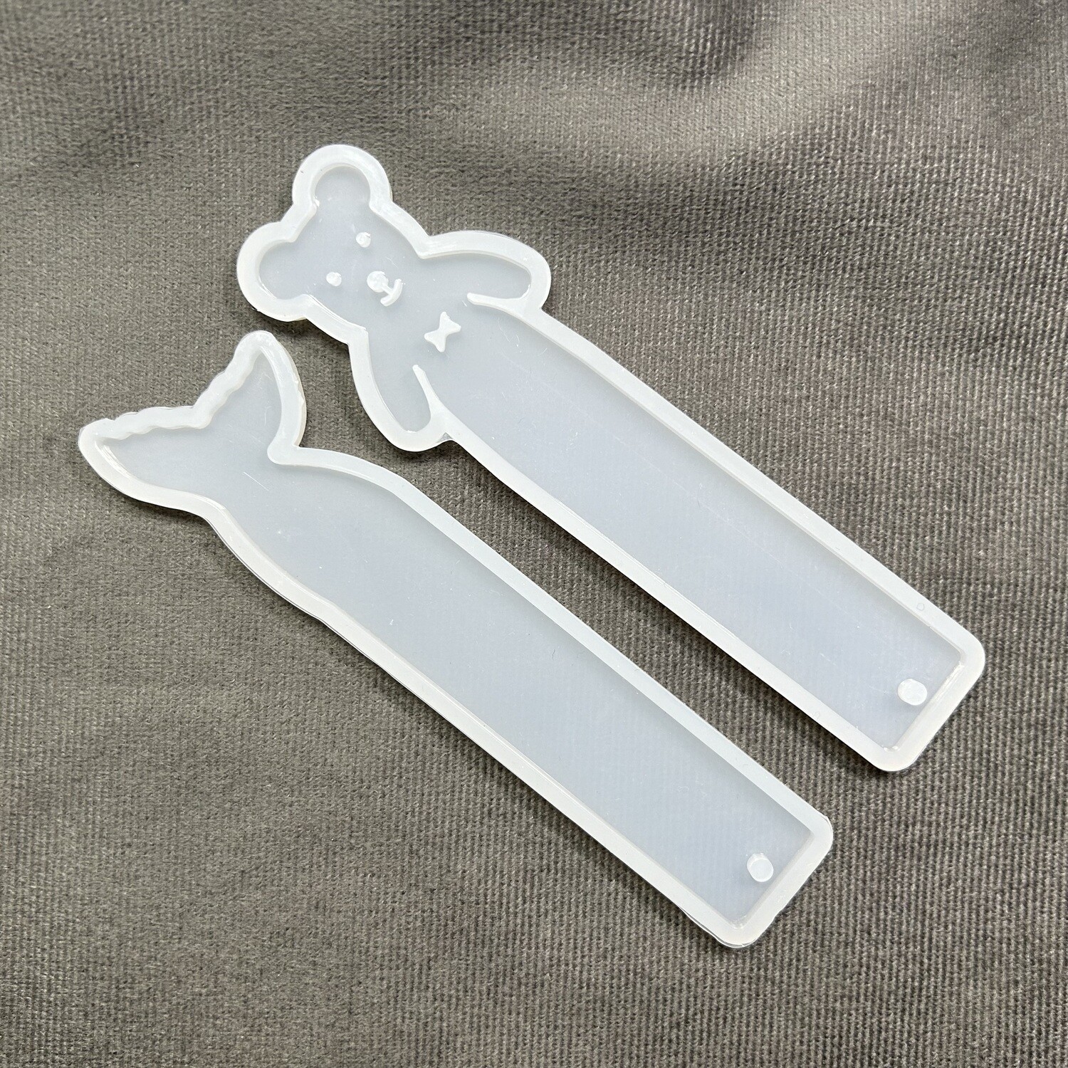 Set de 2 separadores con decoración. 14 cm.