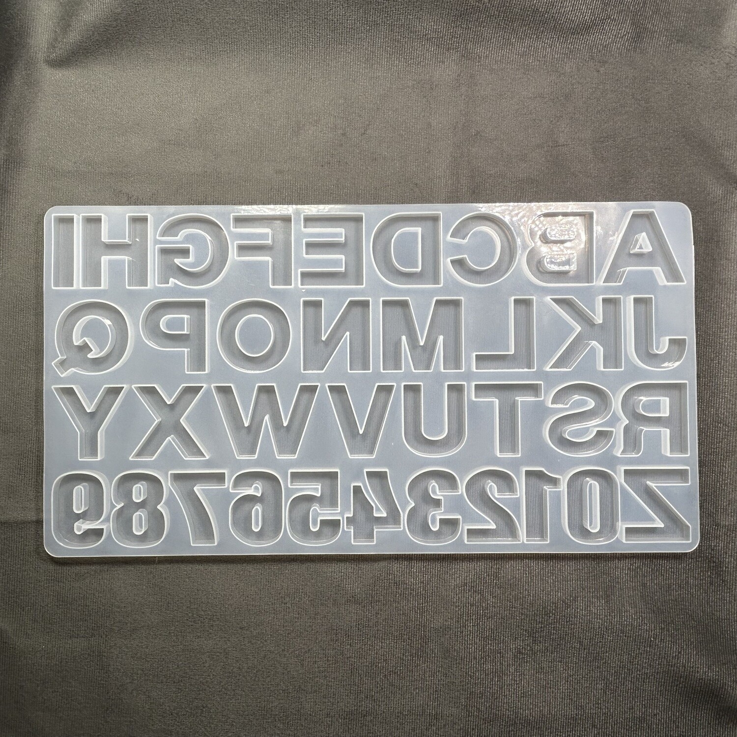 Molde de silicona letras y números de 4 cm de largo.