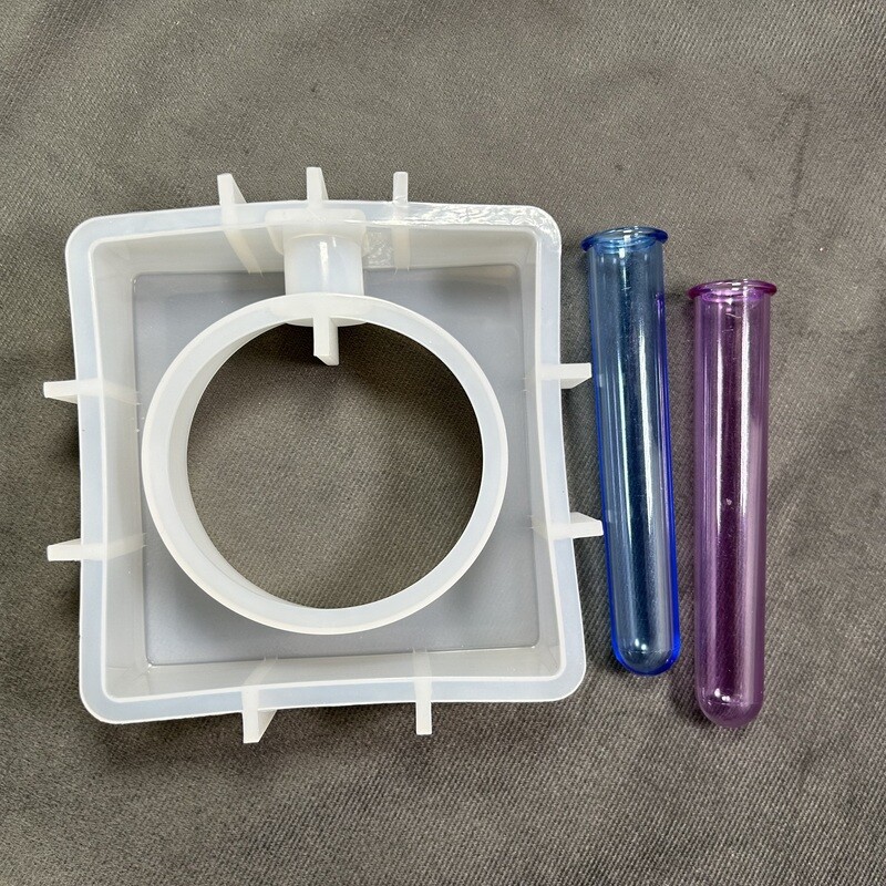Molde de silicona de florero cuadrado con 2 probetas.