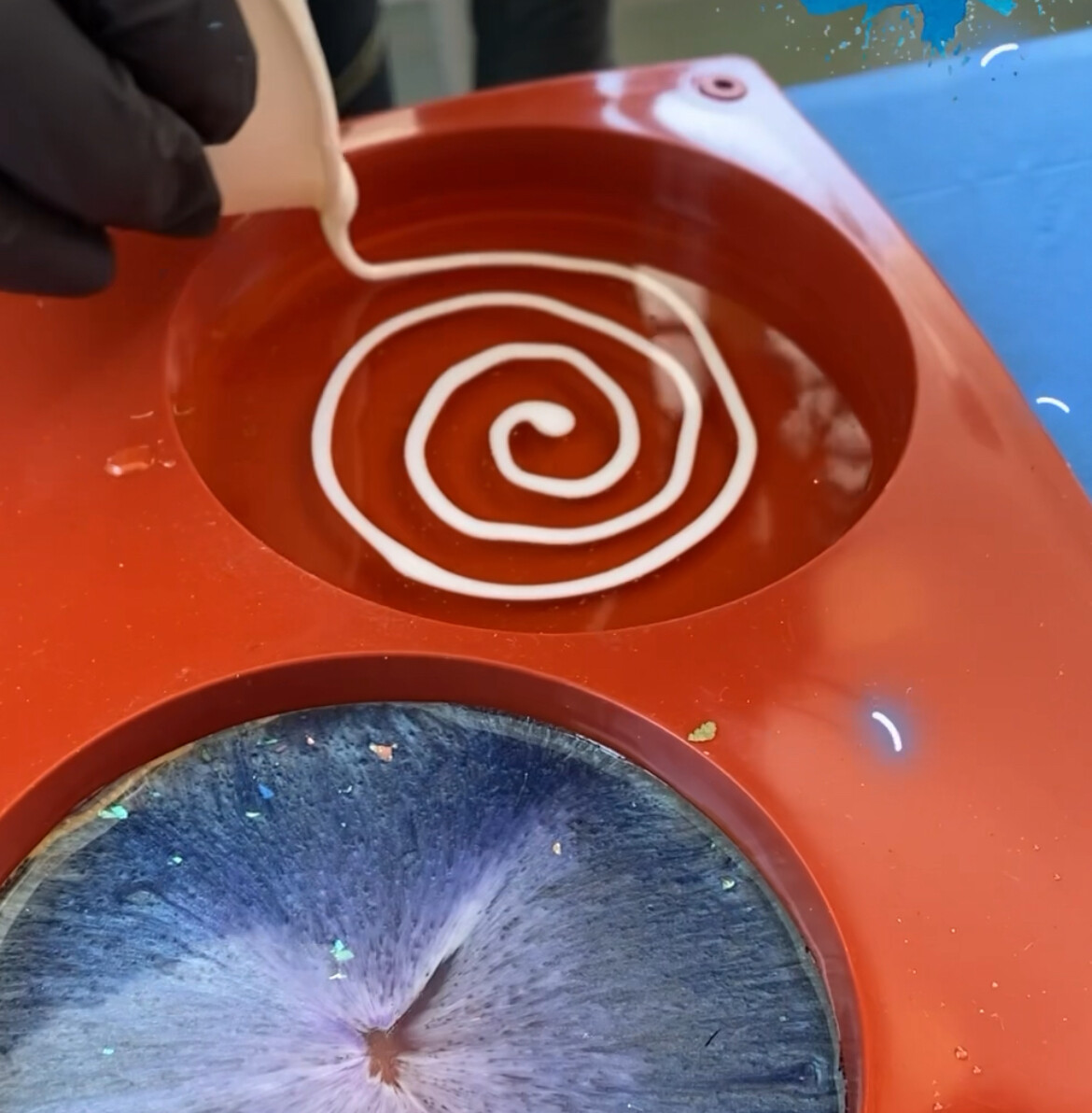 Taller de resina en moldes en 6 técnicas
