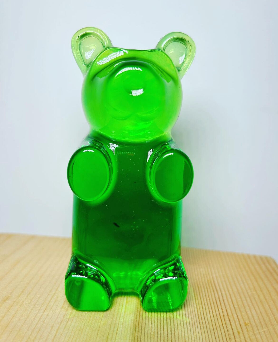 Gummy bears de resina. 
Grande 20 cm. ( Q700)
Mediano 11 cm. ( Q350)
