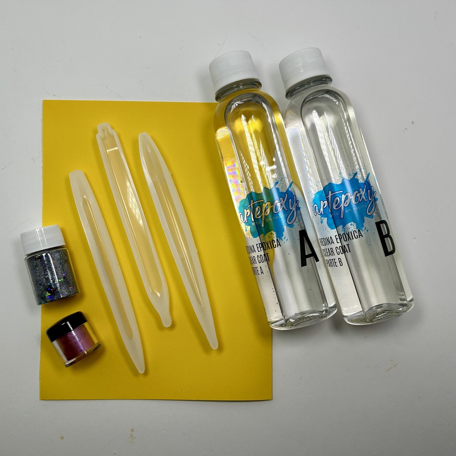 Molde 3 lapiceros 
Resina 500ml.
1 polvo de mica
1 brillantina chunky