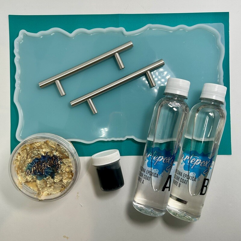 Molde tray rectangular con agarraderas
Resina 500ml.
Pasta negra o tinta de alcohol
Hoja de oro