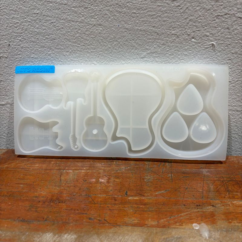 Molde de cajita para guardar picks  de guitarra y llaveros