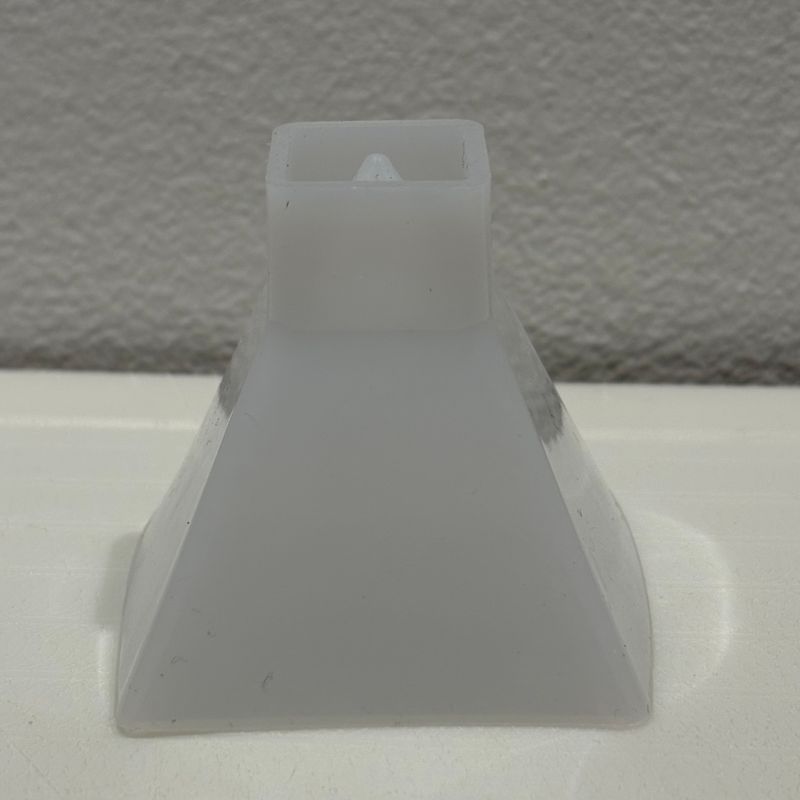 Molde pirámide 5cm x5cm  de base