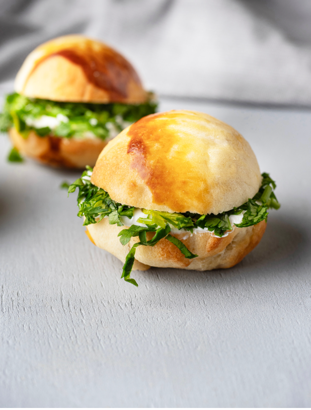 Mini sandwich oude kaas, rucola &amp; appelstroop (V)
