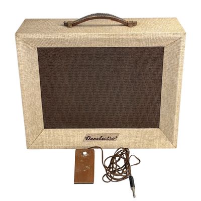Danelectro Viscount Model 142 Vintage Tube Amplifier W/Footswitch (Used)