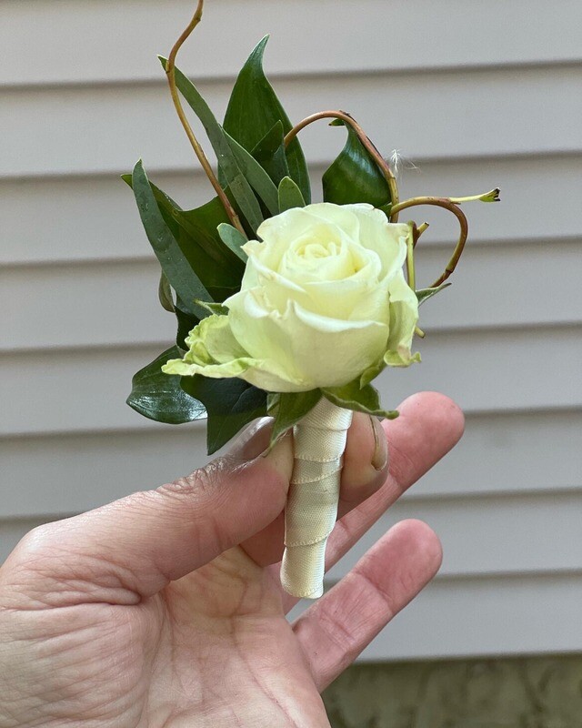 Spray Rose Boutonniere