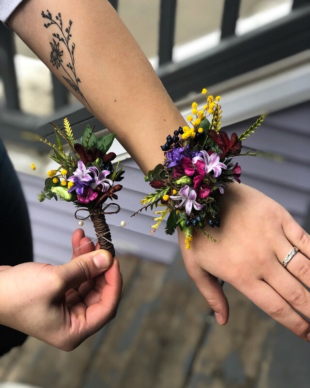 Unique Gardeny Wrist Corsage