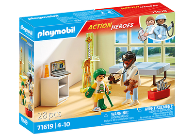 Pédiatre avec enfant 71619