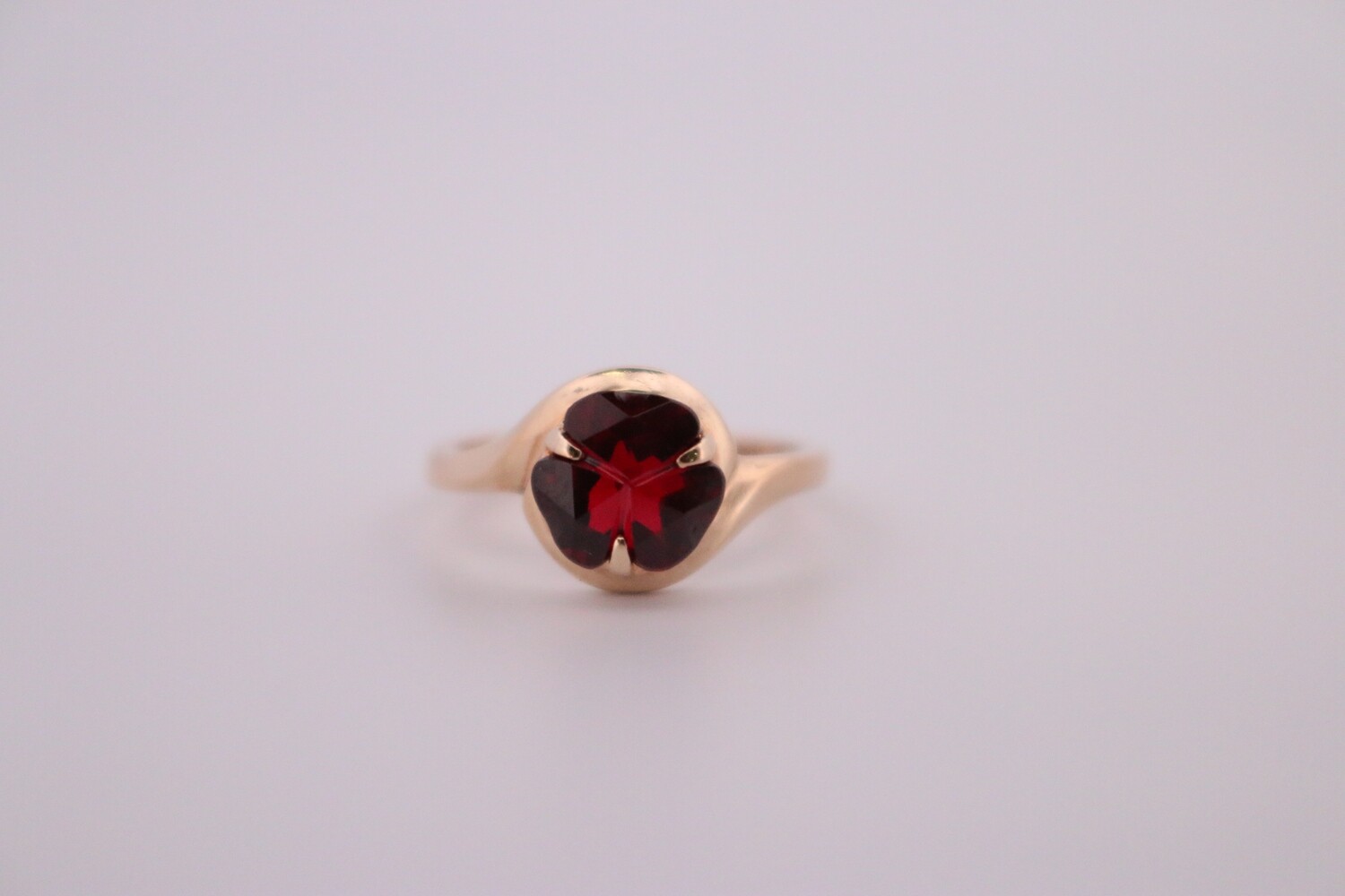 10ky Garnet Three-Leaf Clover Ring