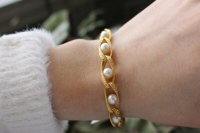 14kt Yellow Gold White Pearl Bracelet