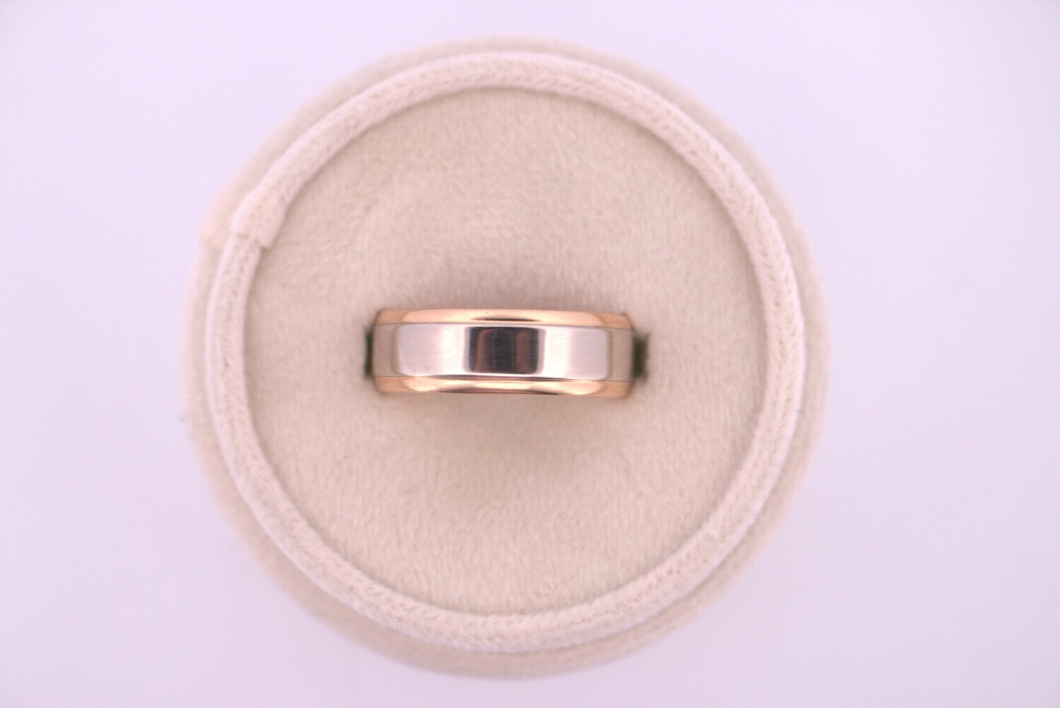 14k Two-Toned Step-Edged Band 7.9gr
