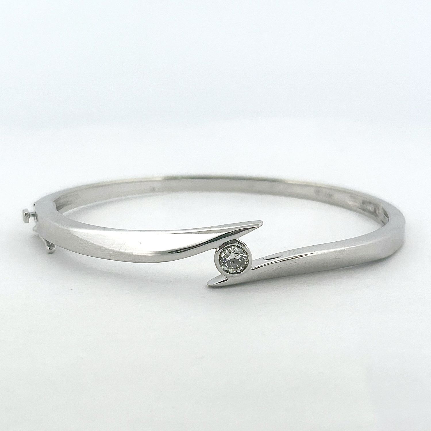 14k White Gold Viken OEC 1/2ct SI1 IJ Bezel Set Bypass Bangle