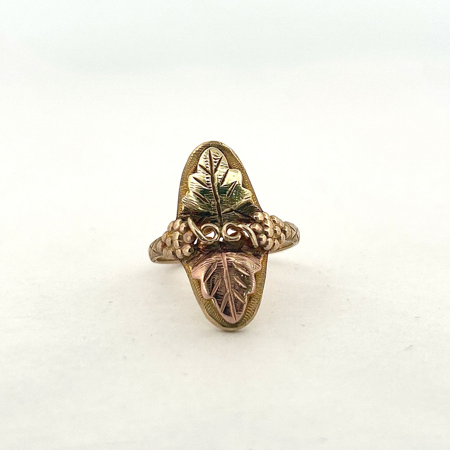 10kt - 12kt Black Hills Gold Ring
