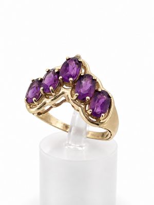 14ky Oval 5 Stone Amethyst &amp; Diamond Ring