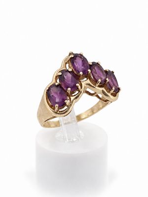 14ky Oval 5 Stone Amethyst &amp; Diamond Ring