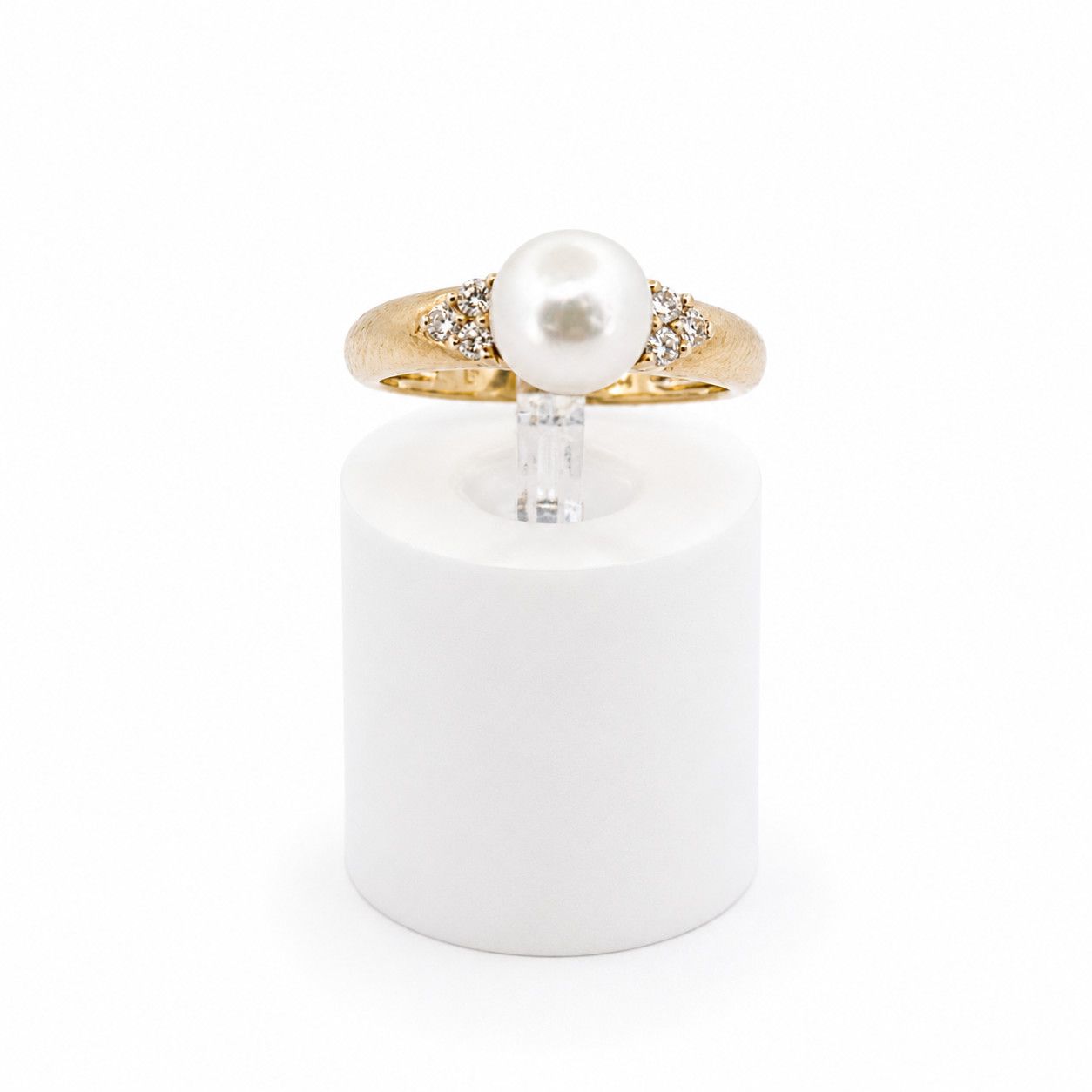 14ky Pearl and 1/8 ctw Diamond Ring 14ky Pearl and 1/8 ctw Diamond Ring