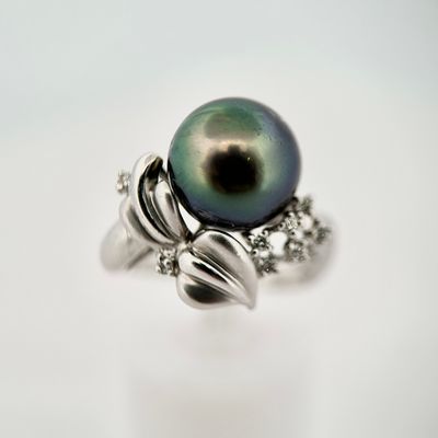18kw Tahitian Peacock Black Pearl and Diamond Leaf Design Ring