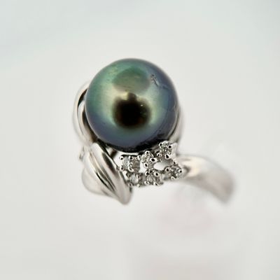 18kw Tahitian Peacock Black Pearl and Diamond Leaf Design Ring