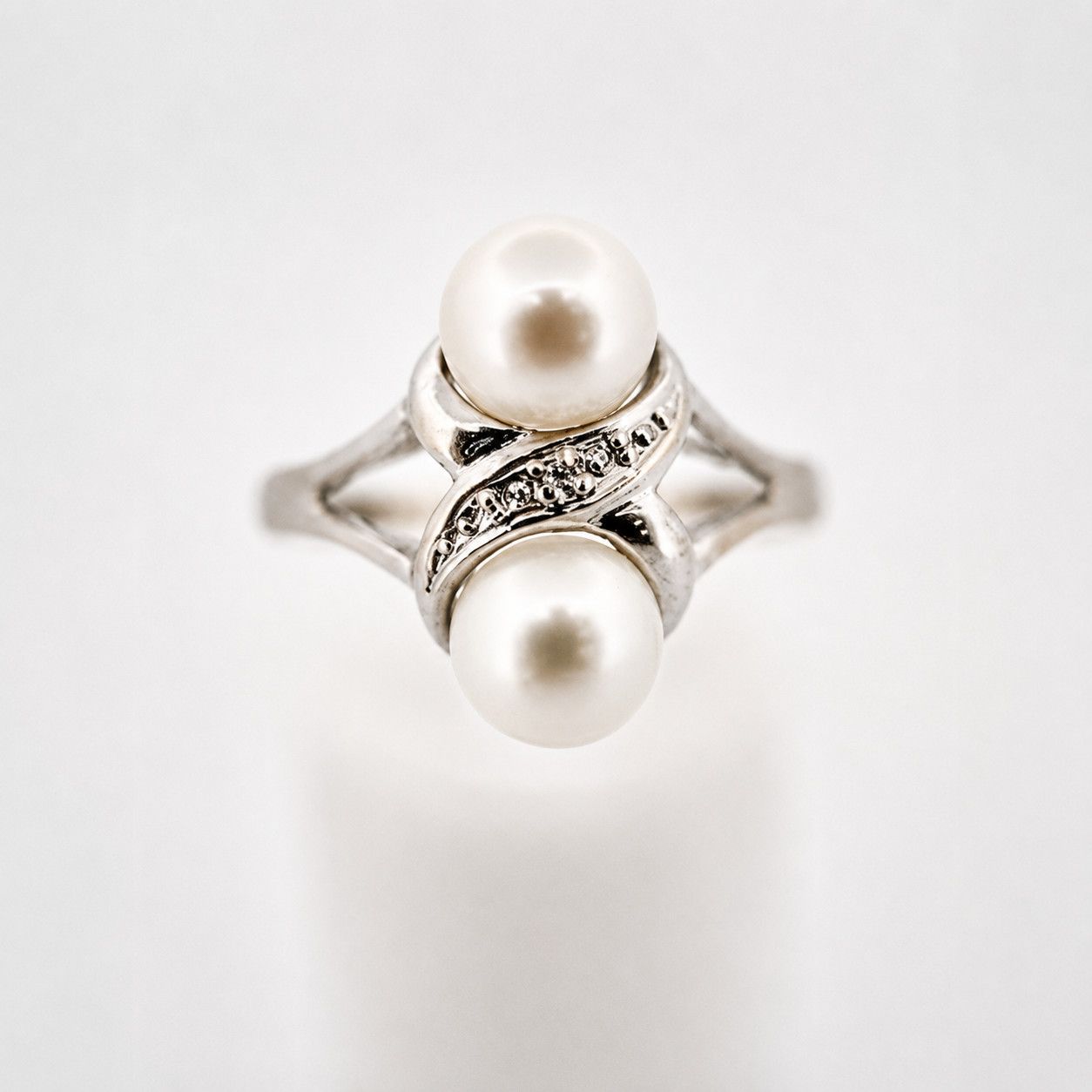 14kw Infinity Design Two Pearl Ring with Diamond Accent