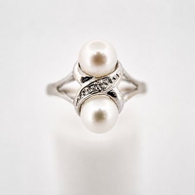 14kw Infinity Design Two Pearl Ring with Diamond Accent