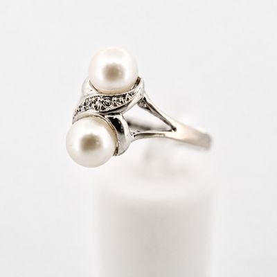 14kw Infinity Design Two Pearl Ring with Diamond Accent